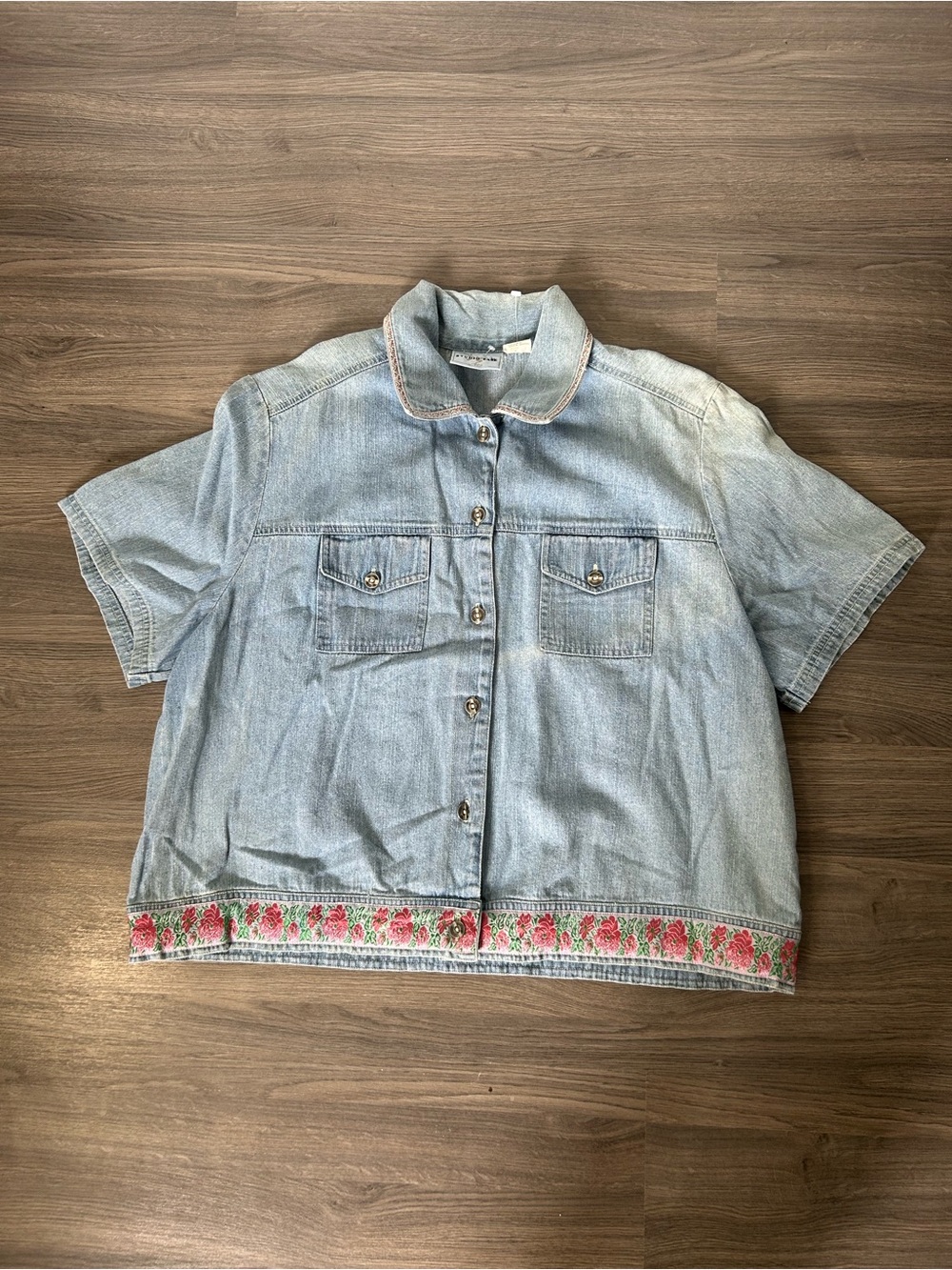 Vintage Studio Ease Light Wash Denim Short-Sleeve Button-Up with Floral Trim